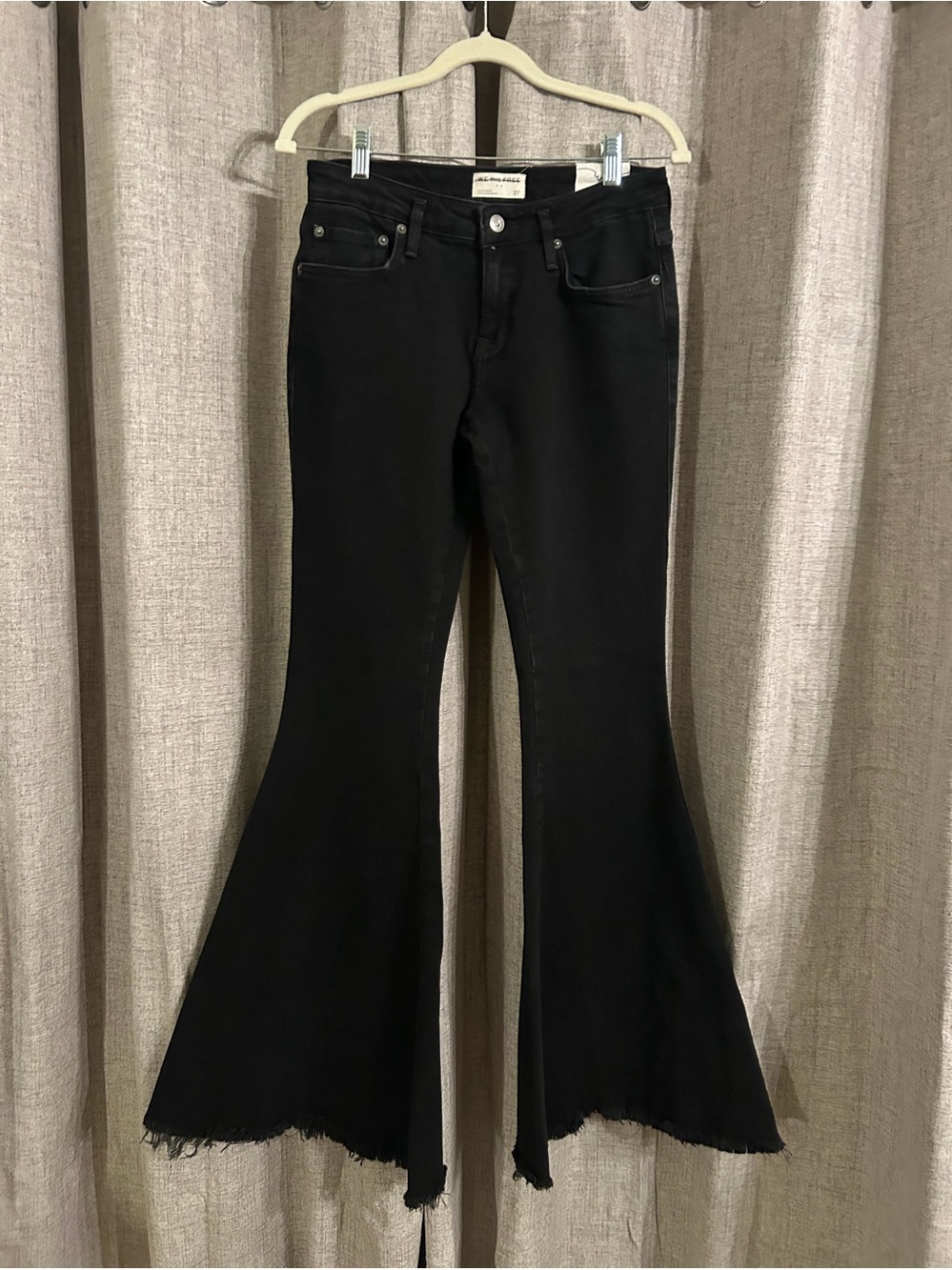 36. We The Free Emre Low-Rise
Flare Jeans 26 & 27 - Picture 4 of 16